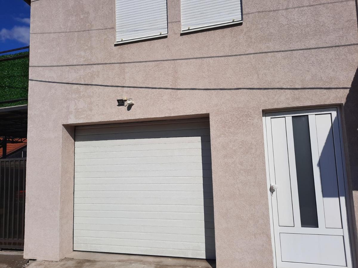 Dream Home, Free Garage Nis Ngoại thất bức ảnh